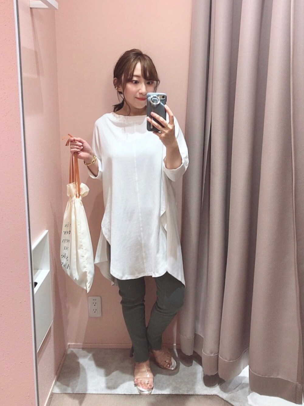 「大人カジュアル、低身長コーデ、ビジュリィ、オールシーズン、カジュアル、ルームウェア、ワンマイルウェア、部屋着、おうち時間、おうちファッション」｜「bijorieのインスタ企画／チュニックワンピース（レギンス付き）（ルームワンピース、ホワイト系）」を使った、★suzuyukiさん（レディース・151cm）の夏コーディネートの1枚目の写真