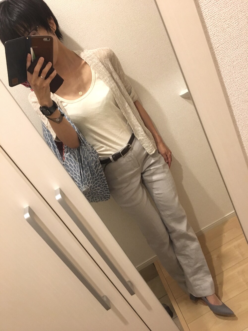 「夏セールで買いました、通勤コーデ、カジュアル通勤、風呂敷、リネンパンツ、リネンカーディガン」｜「Banana Republicのアイテム（カーディガン/ボレロ、ベージュ系）」を使った、A(￣▽￣)Aさん（レディース・154cm）の夏コーディネートの1枚目の写真