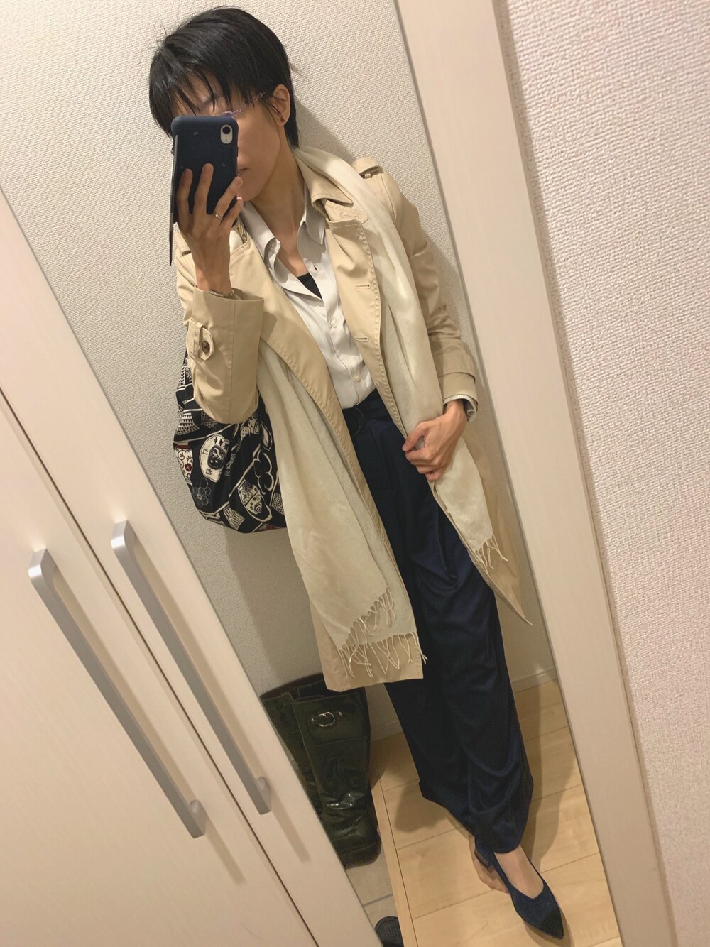 「トレンチコート、ワイドパンツ、通勤コーデ」｜「Banana Republicのアイテム（トレンチコート、ベージュ系）」を使った、A(￣▽￣)Aさん（レディース・154cm）の春コーディネートの1枚目の写真