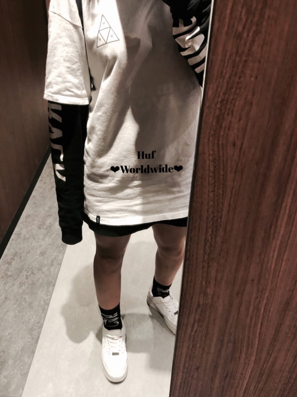 「やっぱりストリートが好き、スケボー、スケボー女子、彼氏の服、ちょっとそこまで」｜「HUFのTRIPLE TRIANGLE TEE　HUF ハフ Tシャツ（Tシャツ/カットソー、ホワイト系）」を使った、ゆさん（レディース・149cm）の秋コーディネートの1枚目の写真