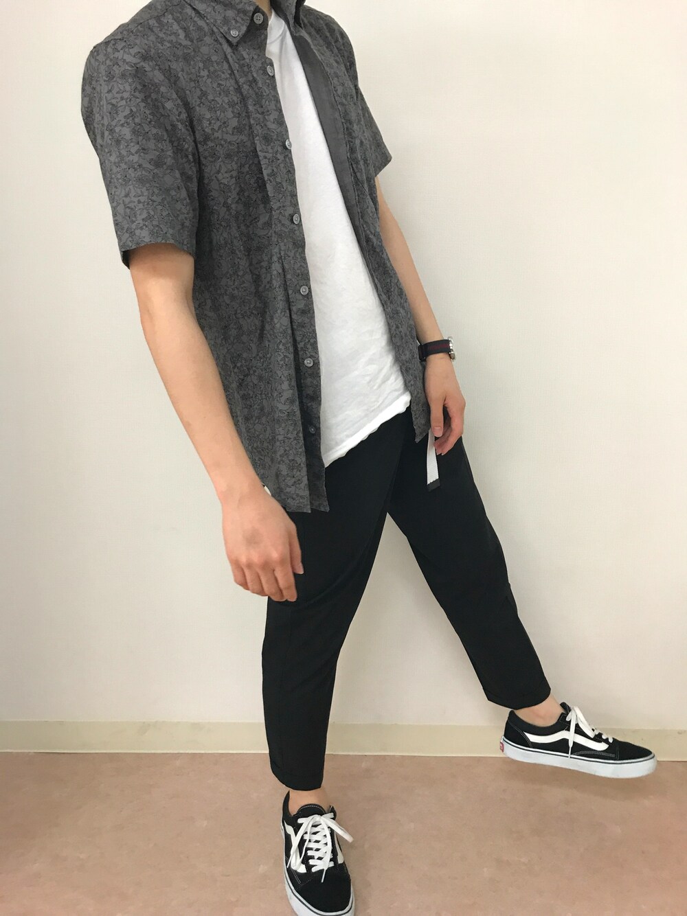 「柄シャツ、ヘインズ、GU、タイメックス、バンズ、チャオパニック、暑い」｜「GUのアイテム（シャツ/ブラウス、ブラック系）」を使った、ゆずさん（メンズ・165cm）の夏コーディネートの1枚目の写真