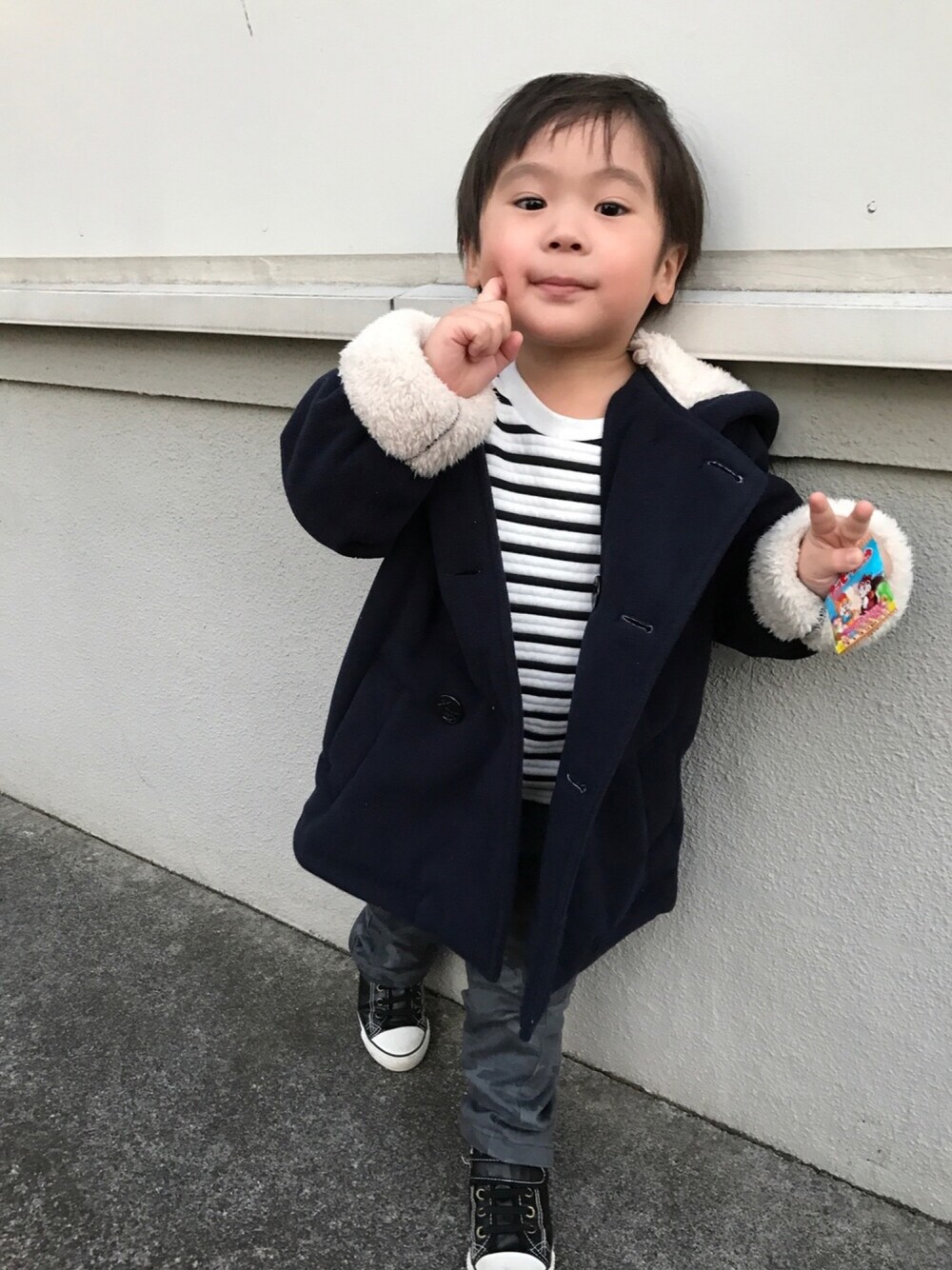 「キッズコーデ、シンプルコーデ、おとこのこ、オーバーサイズ、プチプラ、ボーダー」｜「BRANSHESのアイテム（Tシャツ/カットソー、ホワイト系）」を使った、sou...iさん（キッズ・90cm）の冬コーディネートの1枚目の写真