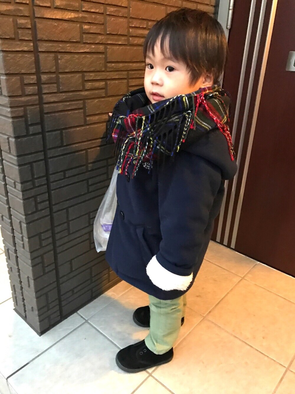 「カジュアルコーデ、キッズコーデ、シンプル、おとこのこ、雪の日、3歳」｜「coenの【MBC】【coen kids】防風フーデッドコート(100～150cm)（ブルゾン、ブルー系）」を使った、sou...iさん（キッズ・90cm）の冬コーディネートの1枚目の写真