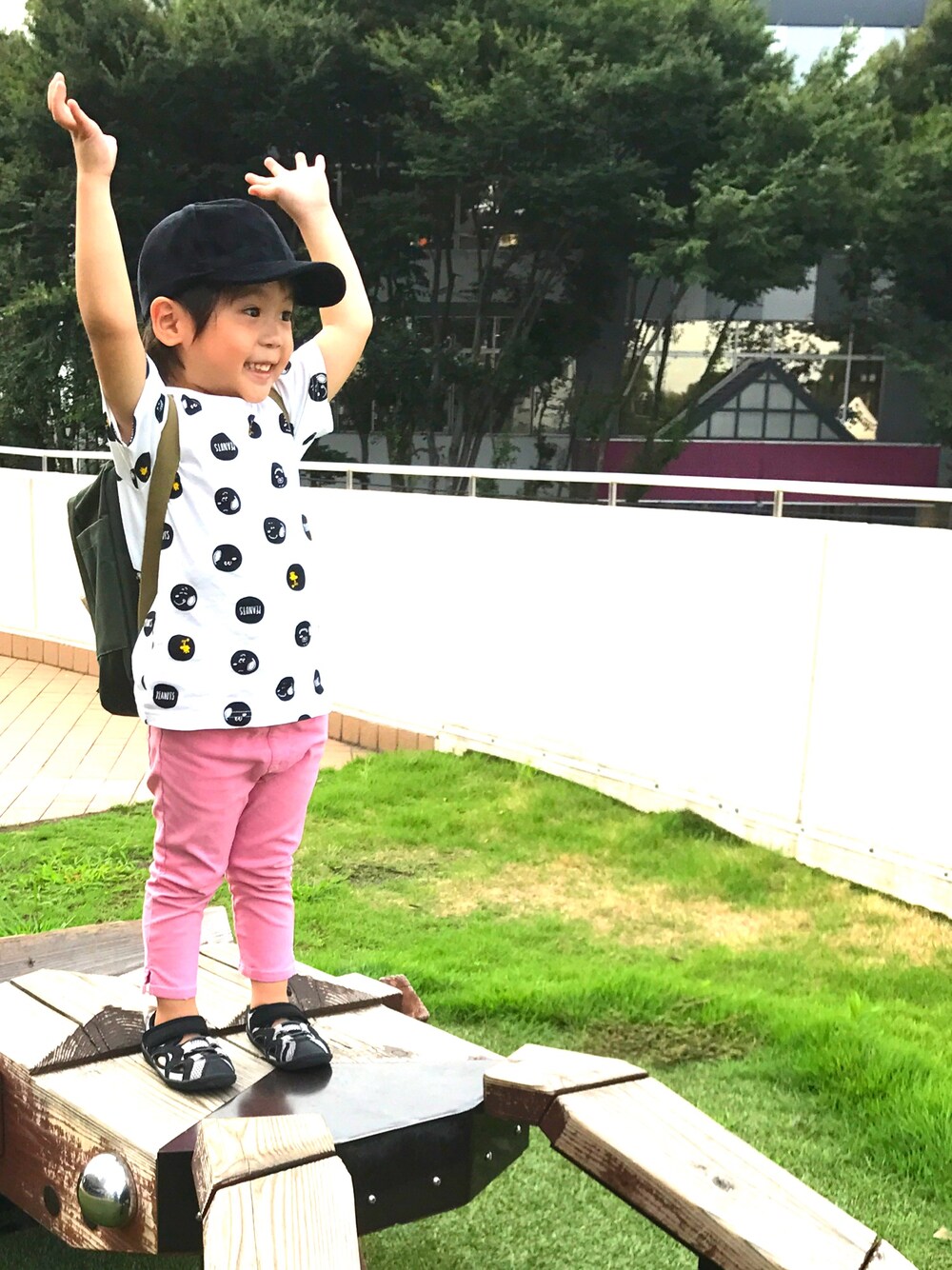 「キッズファッション、シンプル、男の子、プチプラコーデ、サンダル、3歳、おとこのこ、夏コーデ」｜「SNOOPYのスヌーピードット柄Tシャツ(PEANUTS)（Tシャツ/カットソー、ホワイト系）」を使った、sou...iさん（キッズ・100cm）の夏コーディネートの1枚目の写真