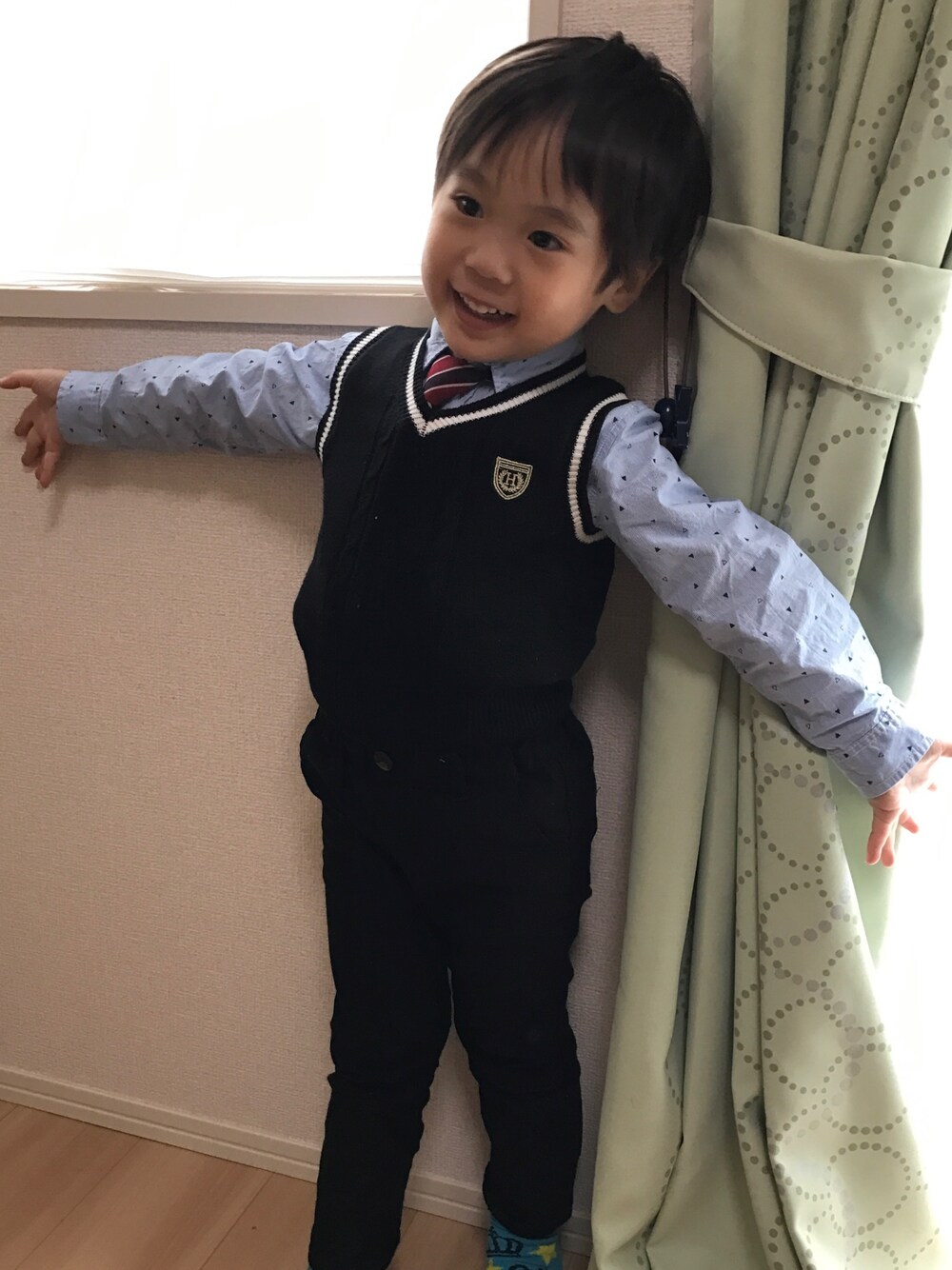 「キッズコーデ、3歳、男の子、面接、幼稚園」｜「GLOBAL WORKのアイテム（チノパンツ、ブラック系）」を使った、sou...iさん（キッズ・100cm）の秋コーディネートの1枚目の写真