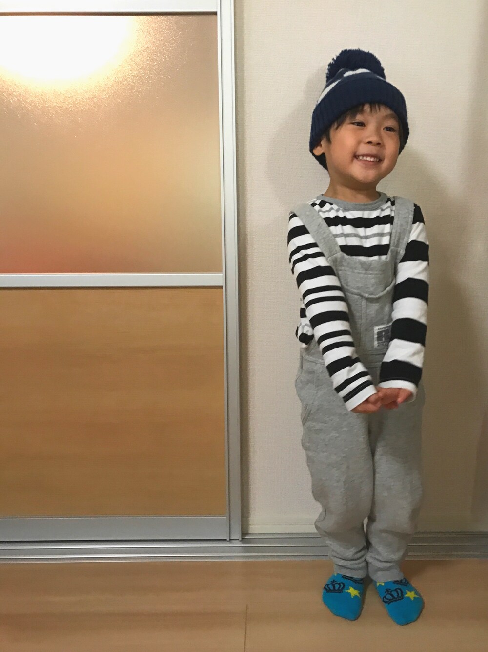 「誕生日、キッズコーデ、4歳になりました、おとこのこ、ボーダー、オールインワン、ニット帽」｜「BRANSHESのクレイジーボーダー長袖Tシャツ（Tシャツ/カットソー、ブラック系）」を使った、sou...iさん（キッズ・100cm）の秋コーディネートの1枚目の写真