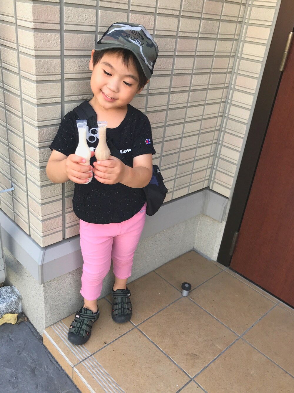 「キッズファッション、カジュアル、男の子、サンダル、キャップ、4歳、チャンピオン、ブランシェス、コールマン」｜「COLEMANのColeman(コールマン) キッズ スポーツサンダル 809128（サンダル、グリーン系）」を使った、sou...iさん（キッズ・100cm）の夏コーディネートの1枚目の写真