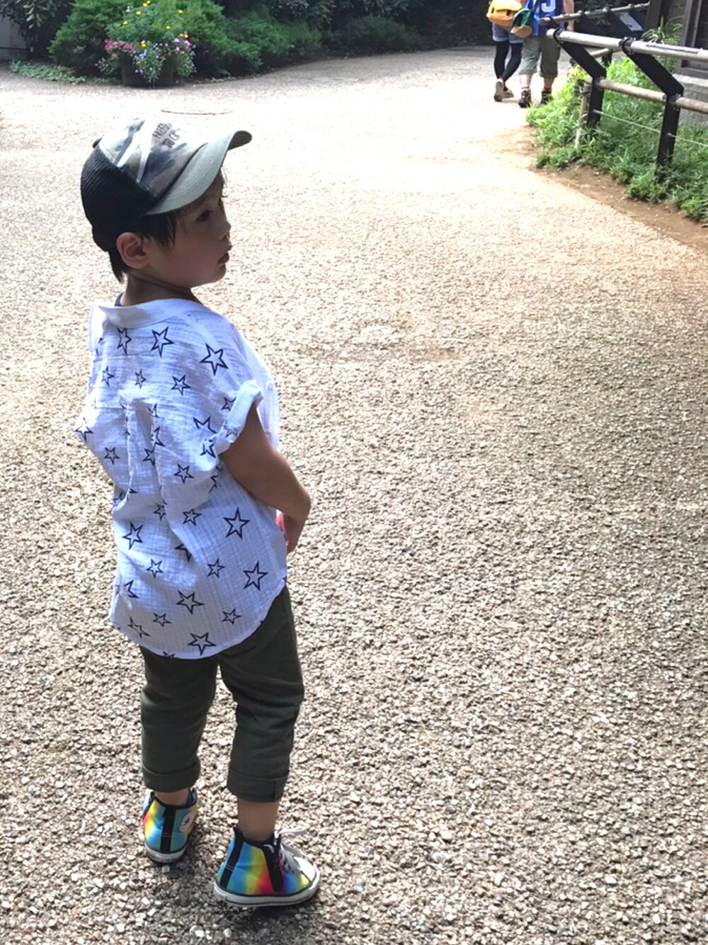 「4歳、男の子、コンバース、夏コーデ、夏セールで買いました」｜「コドモデオトナのアイテム（シャツ/ブラウス、ホワイト系）」を使った、sou...iさん（キッズ・100cm）の夏コーディネートの1枚目の写真