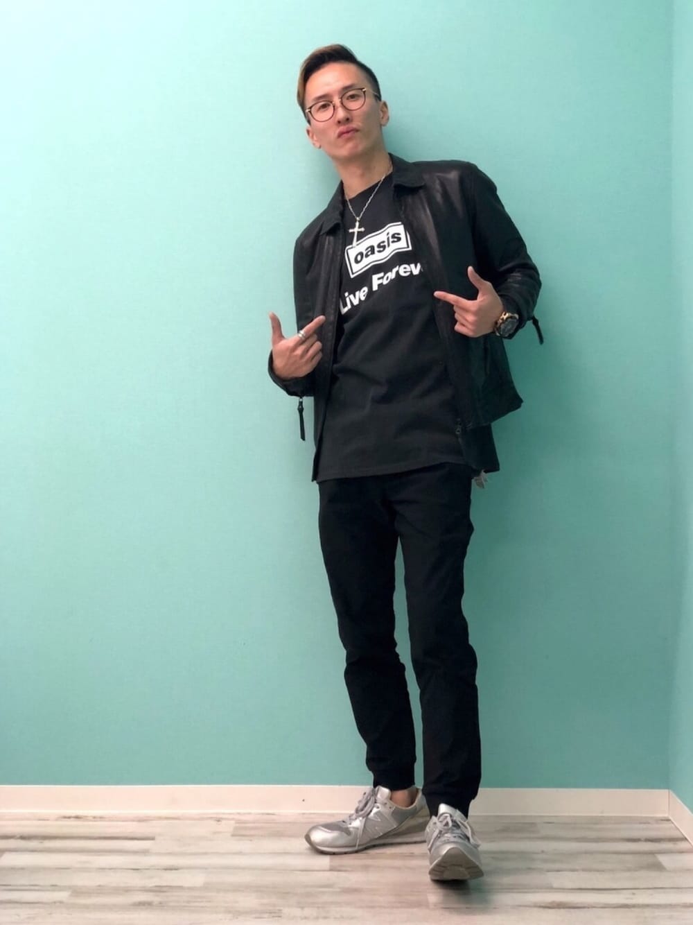 「秋コーデ、レザー、oasis、JINS、nano・universe、Adam et Rope'、brera、comme ca ism、New Balance、996」｜「JINSの【JINS CLASSIC -Combination-】（メガネ、ブラック系）」を使った、ゆうや。さん（メンズ・173cm）の秋コーディネートの1枚目の写真