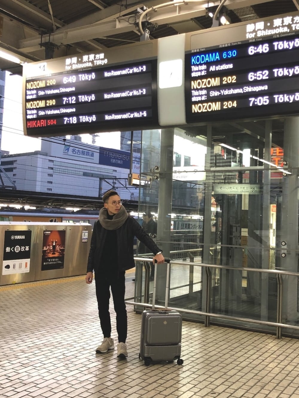 「年末WEAR感謝祭、旅行、キャリーケース、JINS、nano・universe、UNIQLO、gagamilano、comme ca ism、reebok、ｏｒｏｂｉａｎｃｏ」｜「JOURNAL STANDARDのアイテム（ストール/ショール、ベージュ系）」を使った、ゆうや。さん（メンズ・173cm）の冬コーディネートの1枚目の写真