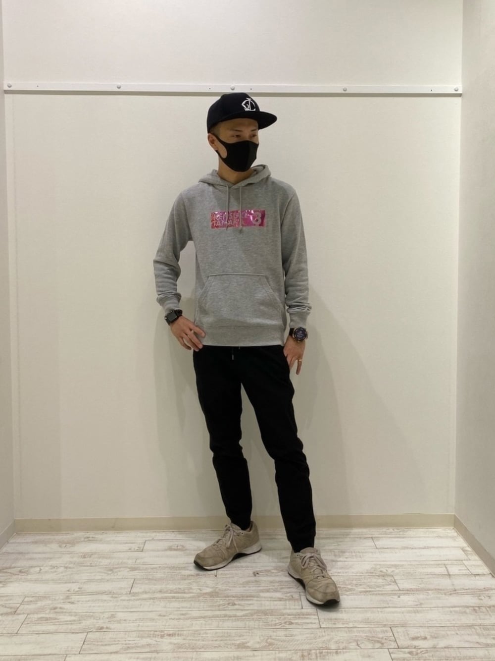 「シンプルコーデ、パーカー、田中賢介、スニーカー、CRAZY JET、北海道日本ハムファイターズ、brera、Apple Watch、comme ca ism、reebok」｜「CRAZY JETのアイテム（キャップ、ブラック系）」を使った、ゆうや。さん（メンズ・173cm）の夏コーディネートの1枚目の写真