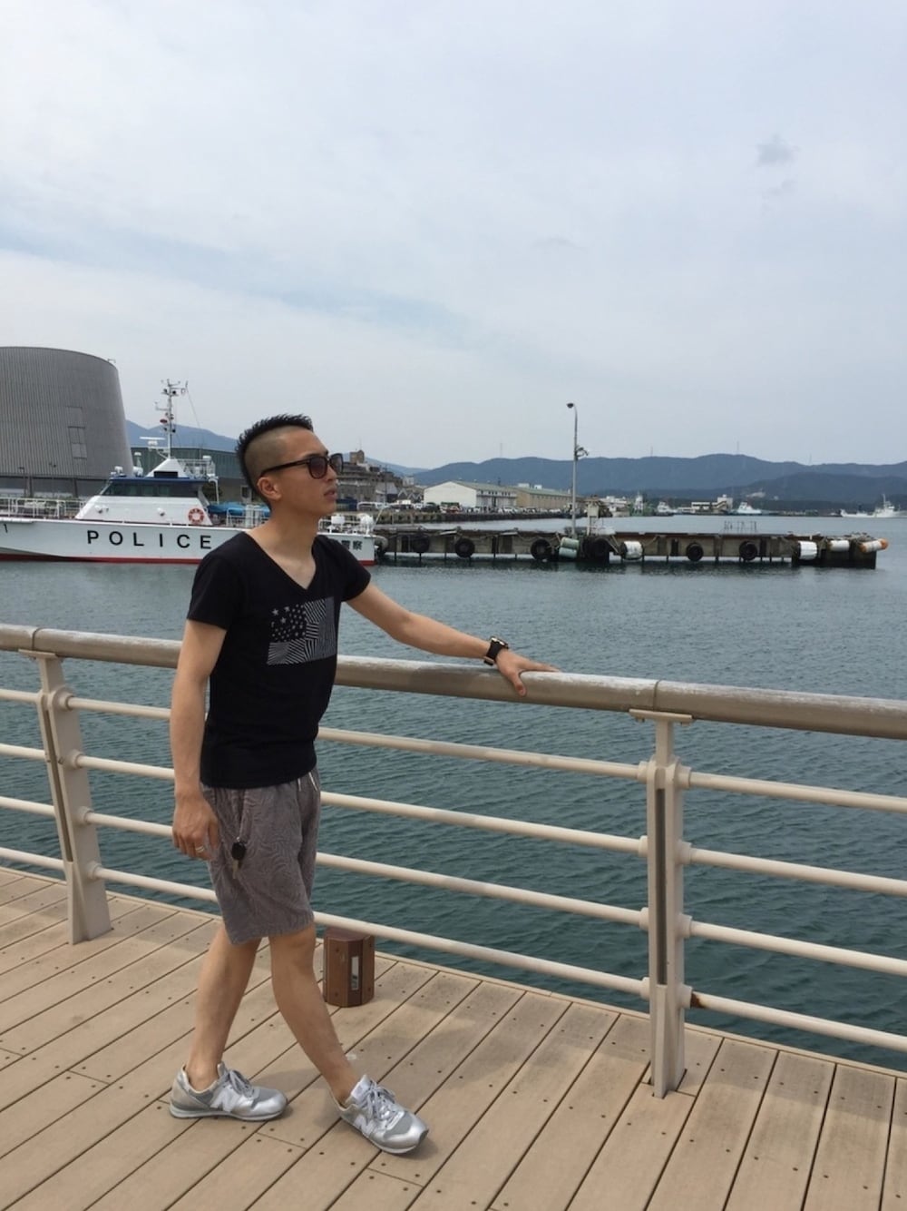 「清木場俊介、夏コーデ、Tシャツ、スニーカー、TOMFORD、brera、VAROSH、nano・universe、united arrows、New Balance」｜「TOM FORDのTF290（サングラス、ブラウン系）」を使った、ゆうや。さん（メンズ・173cm）の夏コーディネートの1枚目の写真