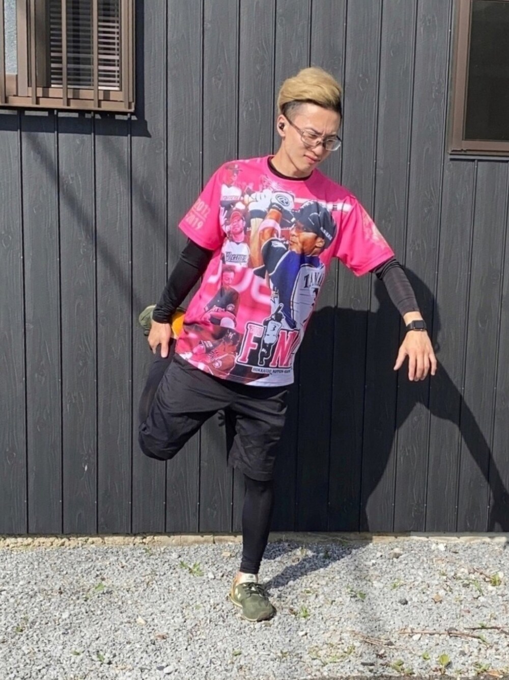 「アクティブ、running、スニーカー、北海道日本ハムファイターズ、田中賢介、Oakley、ワークマン、Apple Watch、UNIQLO、New Balance」｜「OAKLEYのCrosslink Zero OX8080-0458 （メガネ、グレー系）」を使った、ゆうや。さん（メンズ・173cm）の夏コーディネートの1枚目の写真