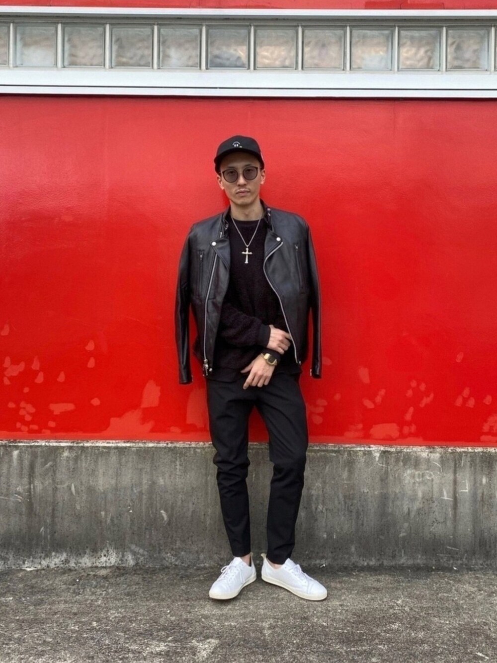 「大人コーデ、黒、冬コーデ、キャップ、レザージャケット、スニーカー、RAF SIMONS、SCHOTT、CRAZY JET、nano・universe」｜「RAF SIMONSのアイテム（キャップ、ブラック系）」を使った、ゆうや。さん（メンズ・173cm）の冬コーディネートの1枚目の写真