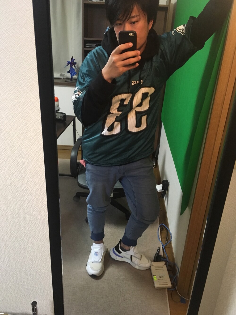 「Reebokのアイテム（ジャージ、グリーン系）」を使った、DJあっぷぅさん（メンズ・172cm）の冬コーディネートの1枚目の写真