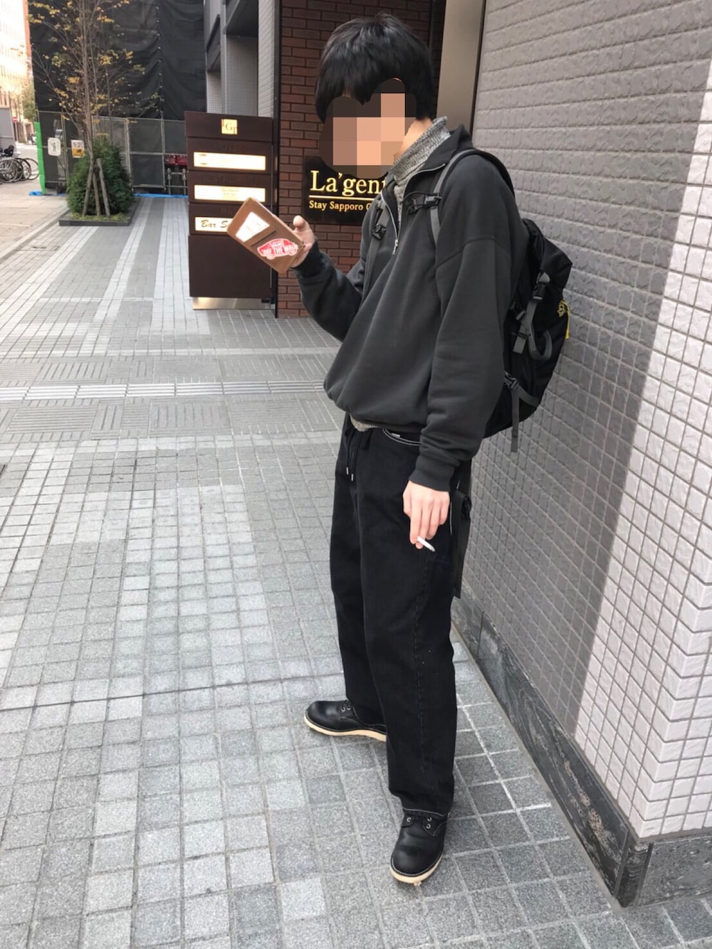 「タートルネック、ブラック、ワイドパンツ、ワイドデニム、ワークブーツ、ハーフジップパーカー、rotol、Redwing、AURALEE」｜「ROTOLのアイテム（デニムパンツ、ブラック系）」を使った、.jpさん（メンズ・176cm）の冬コーディネートの1枚目の写真