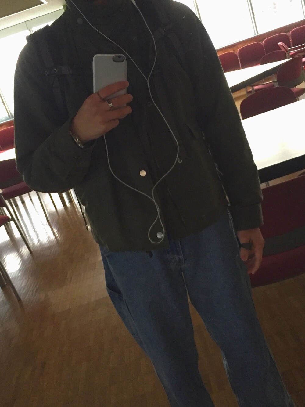 「おしゃれさんと繋がりたい、ワイドパンツ、Levi's、silver tab、UNITUS、ミリタリージャケット、indian jewelry」｜「UNITUSのアイテム（ミリタリージャケット、グリーン系）」を使った、.jpさん（メンズ・177cm）の冬コーディネートの1枚目の写真