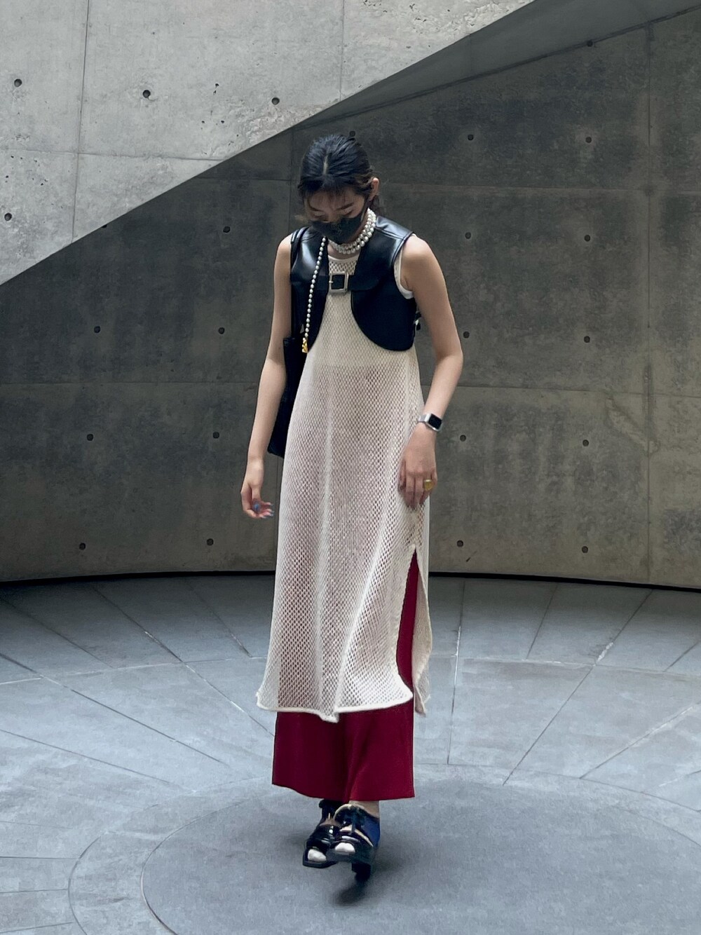 「ジーユー、TOGA PULLA、HARE、美術館コーデ」｜「TOGA PULLAのアイテム（サンダル、ブラック系）」を使った、YUKIさん（レディース・168cm）の夏コーディネートの1枚目の写真