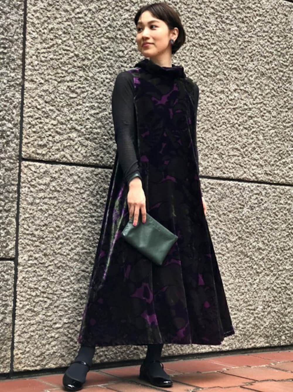 「marimekko、ベルベット、マリメッコ、パーティースタイル、大人コーデ、エナメルシューズ、柄ワンピース、レザーバック、低身長、ストラップシューズ」｜「marimekkoのAKILEIJA / DUIRI DRESS（ワンピース、グリーン系）」を使った、staff11さん（レディース・155cm）の秋コーディネートの1枚目の写真