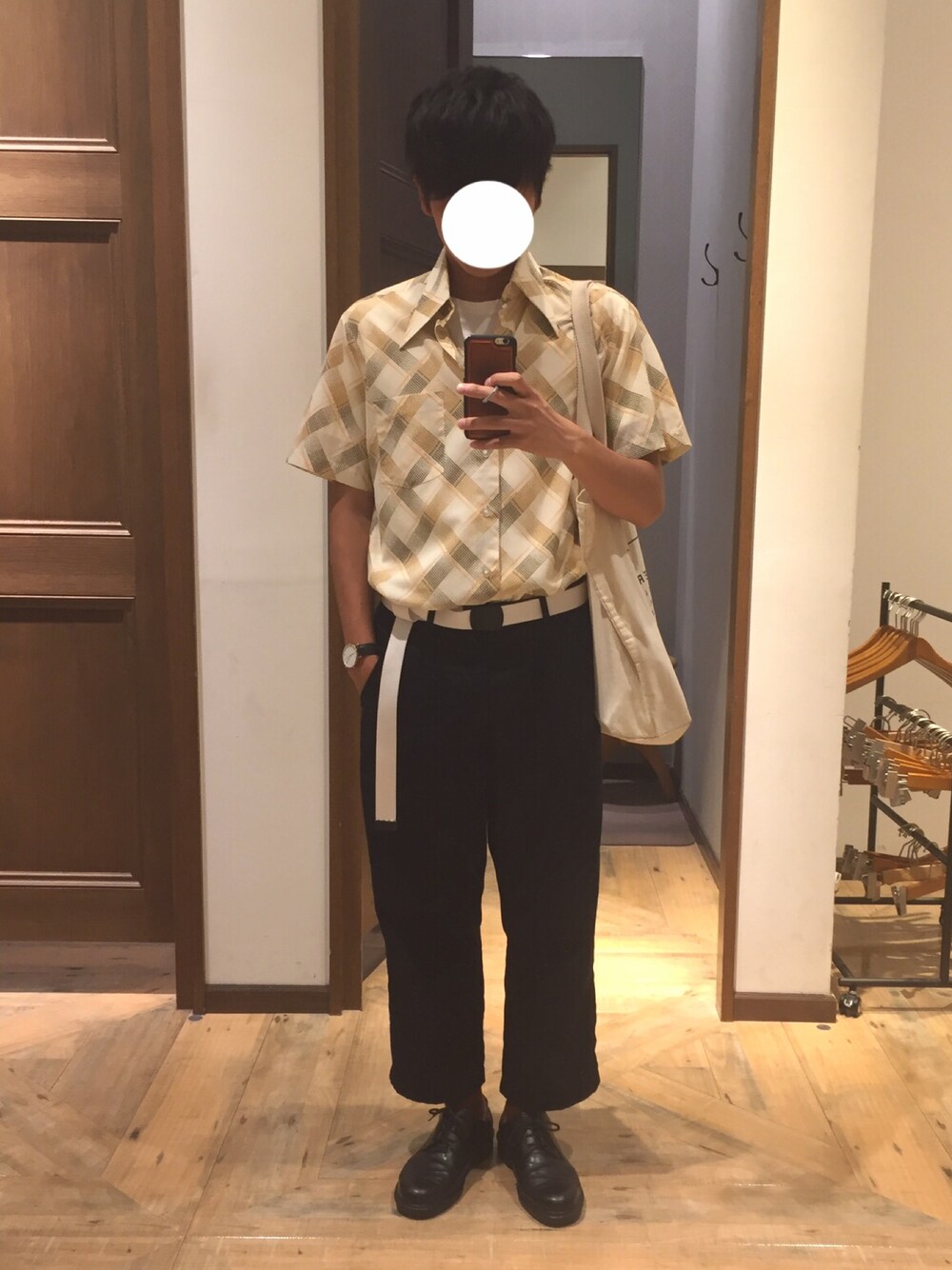 「柄シャツ、ワイドパンツ、黄色、ガチャベルト、革靴」｜「古着のアイテム（シャツ/ブラウス、イエロー系）」を使った、Sさん（メンズ・170cm）の夏コーディネートの1枚目の写真