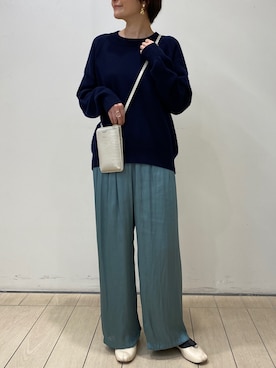 「クルーネックニット」｜「アイテム（財布/小物）」を使った、IKUKOさん（レディース・161cm）の冬コーディネート