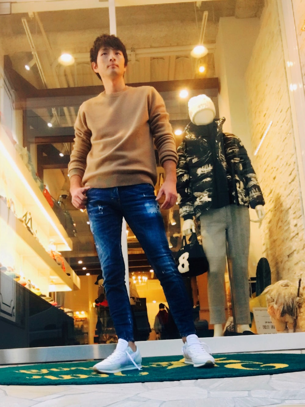 「2018マイベストコーデ、お洒落さんとつながりたい、秋冬、ニット、ディースクエアード(Dsquared2)、ディースクエアード、Dsqeared2、いいね、save、フォローお願いします🤑、デニムパンツ、姫路市」｜「DSQUARED2のアイテム（ニット/セーター、ベージュ系）」を使った、Yuuさん（メンズ・180cm）の冬コーディネートの1枚目の写真