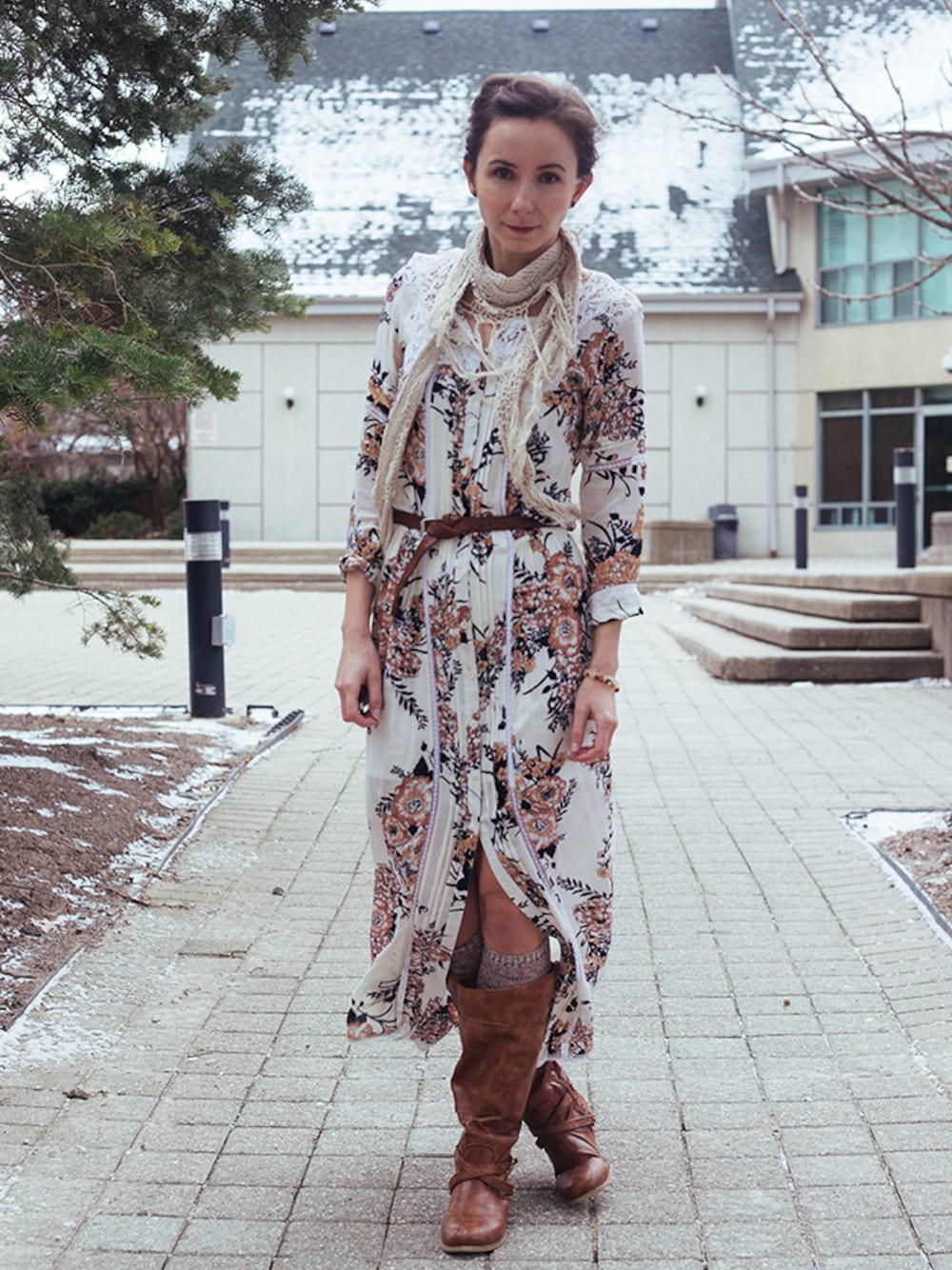 その他のブーツ、ホワイト系の浴衣を着用したレディースの春コーディネートの1枚目の写真