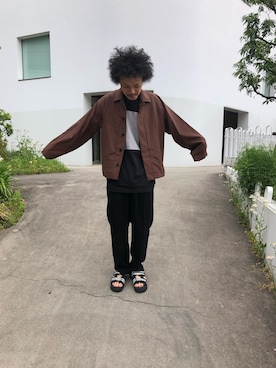 「アイテム（トップス、ブラウン系）」を使った、たにもとさん（メンズ・175cm）の春コーディネート