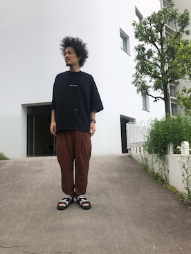 「CULLNI（クルニ）の【CULLNI】STUDIOUS限定　クルーネックロゴTシャツ（Tシャツ/カットソー、ブラック系）」を使った、たにもとさん（メンズ・175cm）の春コーディネート