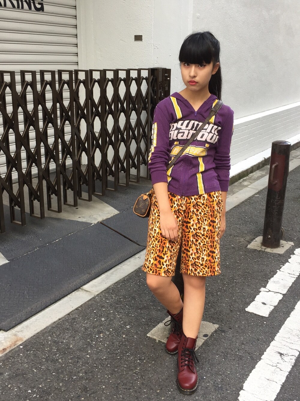 「秋のコーデ、休日スタイル、ラクチンコーデ、casual、カジュアル、ハーフパンツ、ドクターマーチン、ANRI_FASHION」｜「HYSTERIC GLAMOURのアイテム（ジャケット/アウター、パープル系）」を使った、ANRIさん（レディース・153cm）の秋コーディネートの1枚目の写真