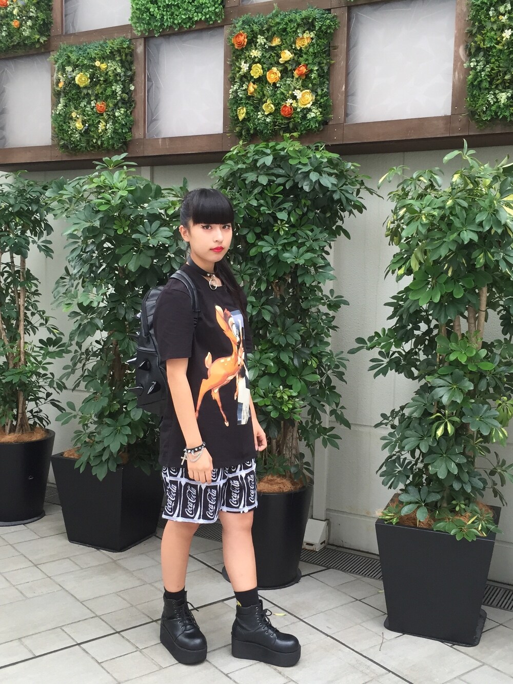 「黒、コカコーラ、ハーフパンツ、バンビ柄、黒好き、おしゃれさんと繋がりたい、厚底ブーツ、個性的、volcan&aphrodite、ANRI_FASHION」｜「GALLERIEのアイテム（アクセサリー、ブラック系）」を使った、ANRIさん（レディース・153cm）の秋コーディネートの1枚目の写真