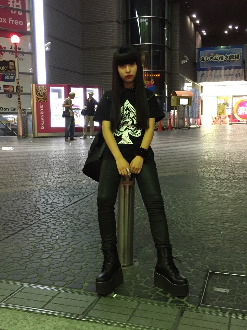 「昨日のコーデ、黒、ktz、FUNKY FRUIT、BUBBLES、ootd、モノトーンコーデ、パンツスタイル、ANRI_FASHION」｜「KTZのアイテム（Tシャツ/カットソー、ブラック系）」を使った、ANRIさん（レディース・153cm）の秋コーディネートの1枚目の写真