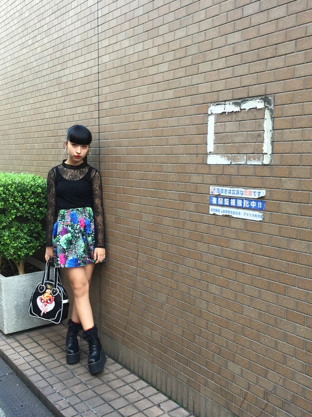 「スカート、レーストップス、FUNKY FRUIT、黒、厚底ブーツ、大人コーデ、153cm、ANRI_FASHION」｜「CHUBBYGANGのアイテム（トップス、ブラック系）」を使った、ANRIさん（レディース・153cm）の秋コーディネートの1枚目の写真