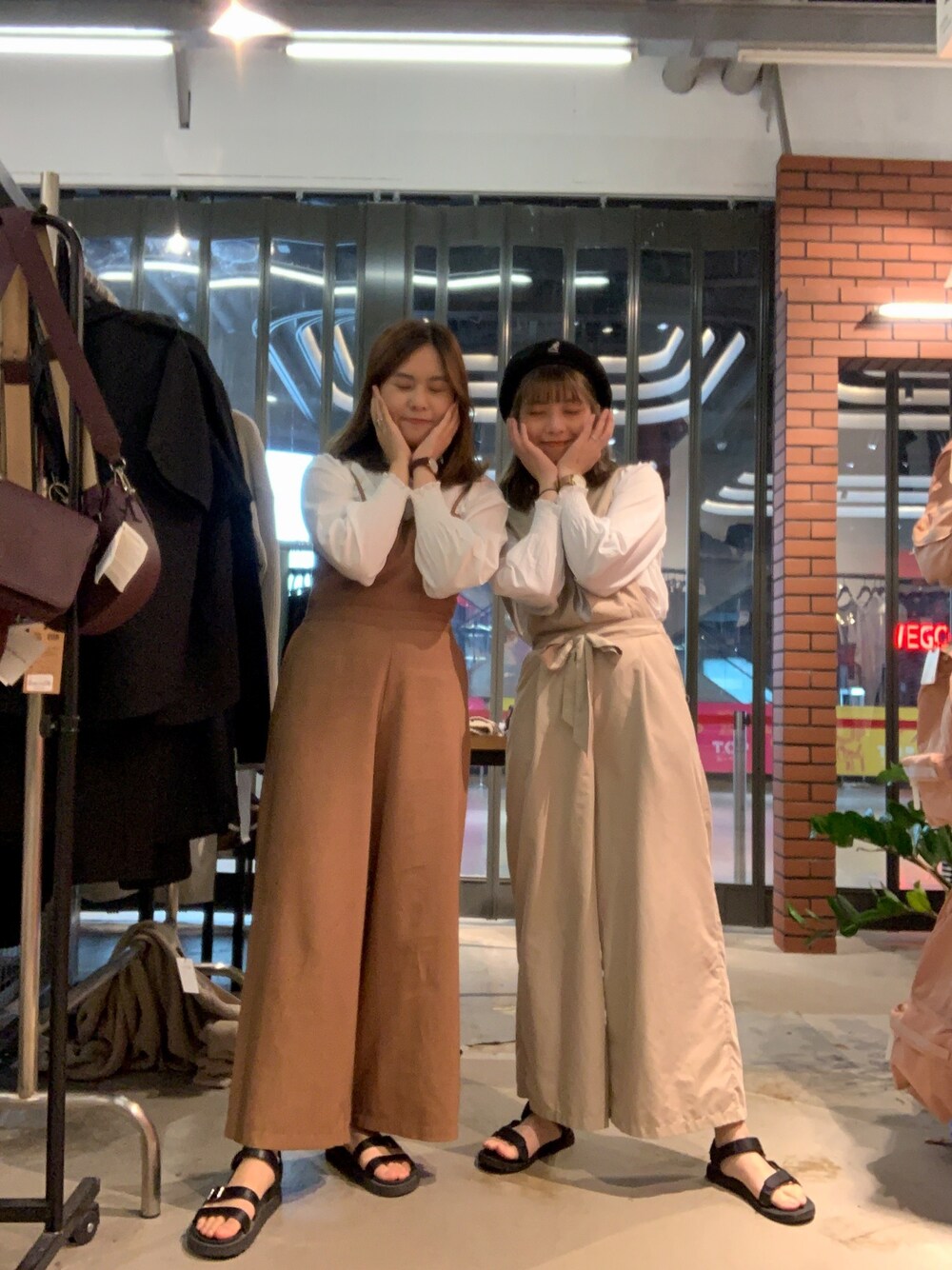 「ootd、WEGO、ALAND」｜「WEGOのアイテム（シャツ/ブラウス、ホワイト系）」を使った、𝖒𝖒𝖎𝖈𝖍𝖊𝖑𝖑𝖊𝖈さん（レディース・163cm）の秋コーディネートの1枚目の写真