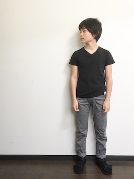 「AZUL by moussy（アズールバイマウジー）のアイテム（チノパンツ）」を使った、simさん（キッズ・148cm）の春コーディネート