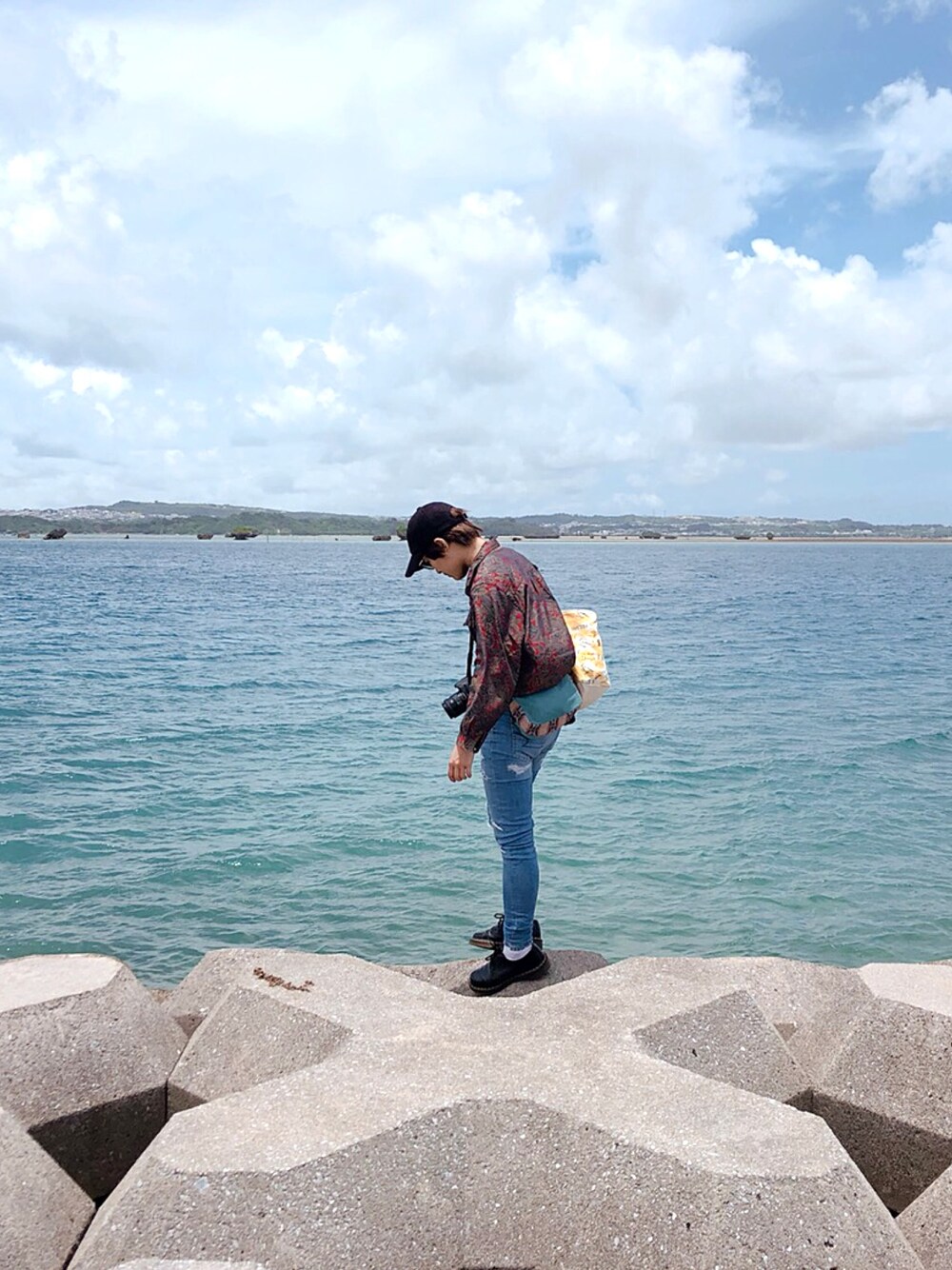 「チチカカ、Dr.Martens、古着、American Eagle、24karats、海、夏、古着MIX」｜「American EagleのAEOデニムXジェギング（デニムパンツ、その他）」を使った、HARUさん（レディース・157cm）の夏コーディネートの1枚目の写真