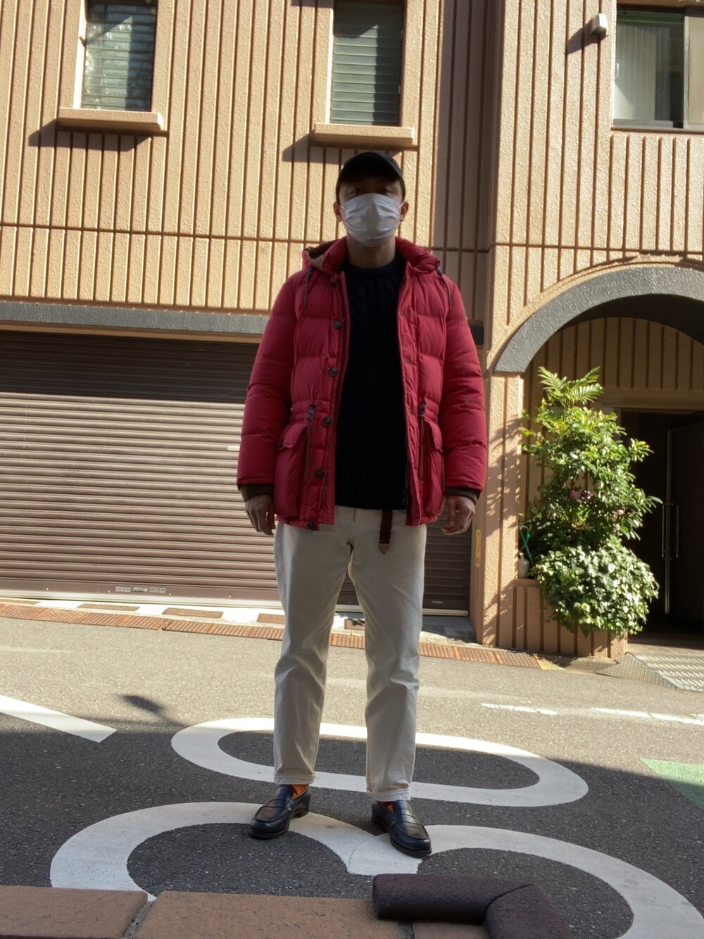 「オトナカジュアル、春コーデ、おしゃれさんと繋がりたい、シンプル、デニム、ローファー」｜「J.M. WESTONのアイテム（ローファー、ブルー系）」を使った、manpou1984さん（メンズ・175cm）の冬コーディネートの1枚目の写真