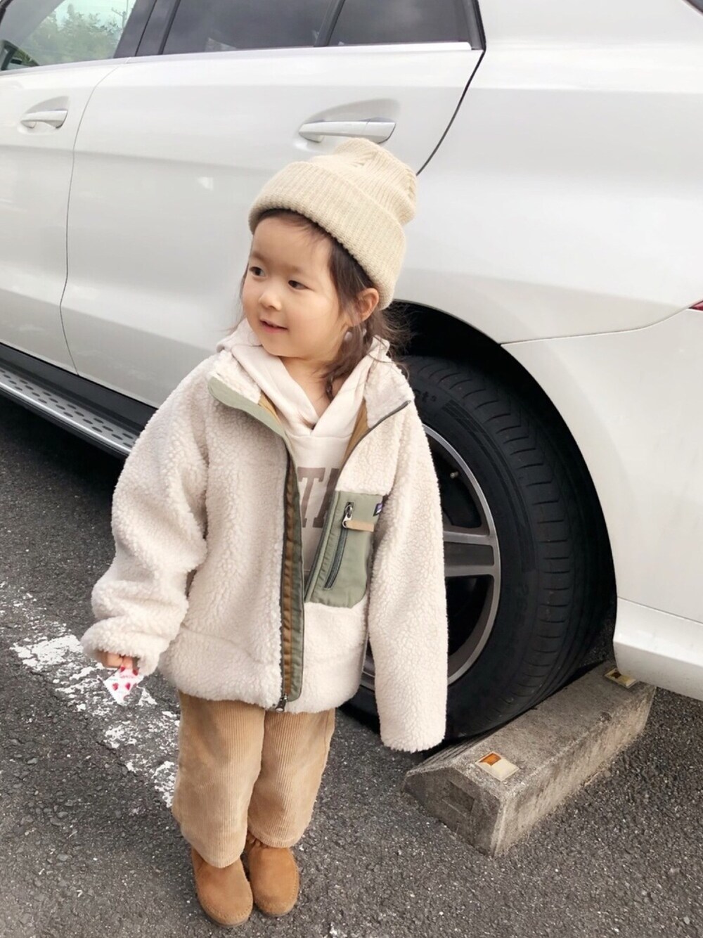 「キッズコーデ、ボアジャケット、パタゴニア、patagonia、パタゴニアキッズ、レトロX、3歳、ベージュ、モカシン、パーカー」｜「patagoniaのパタゴニア / ボーイズ・レトロX・ジャケット（ダウンジャケット/コート、その他）」を使った、kanon&riiさん（キッズ・100cm）の春コーディネートの1枚目の写真