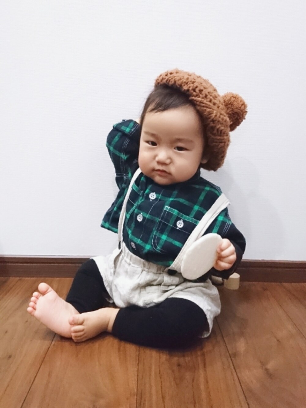 ブルー系のシャツ/ブラウス、ベージュ系のサロペット/オーバーオール、その他のその他を着用したキッズの秋コーディネートの1枚目の写真