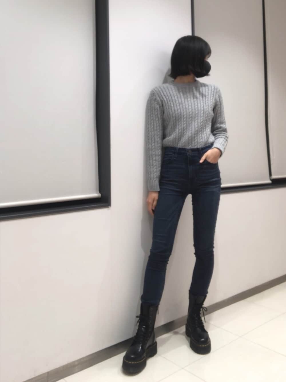 「Abercrombie&Fitchのアイテム（デニムパンツ、ブルー系）」を使った、Sharonさん（レディース・162cm）の冬コーディネートの1枚目の写真