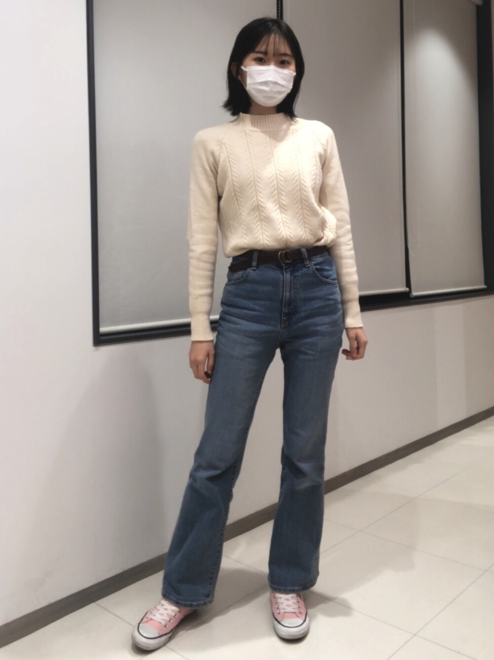 「GUのアイテム（デニムパンツ、ブルー系）」を使った、Sharonさん（レディース・162cm）の冬コーディネートの1枚目の写真