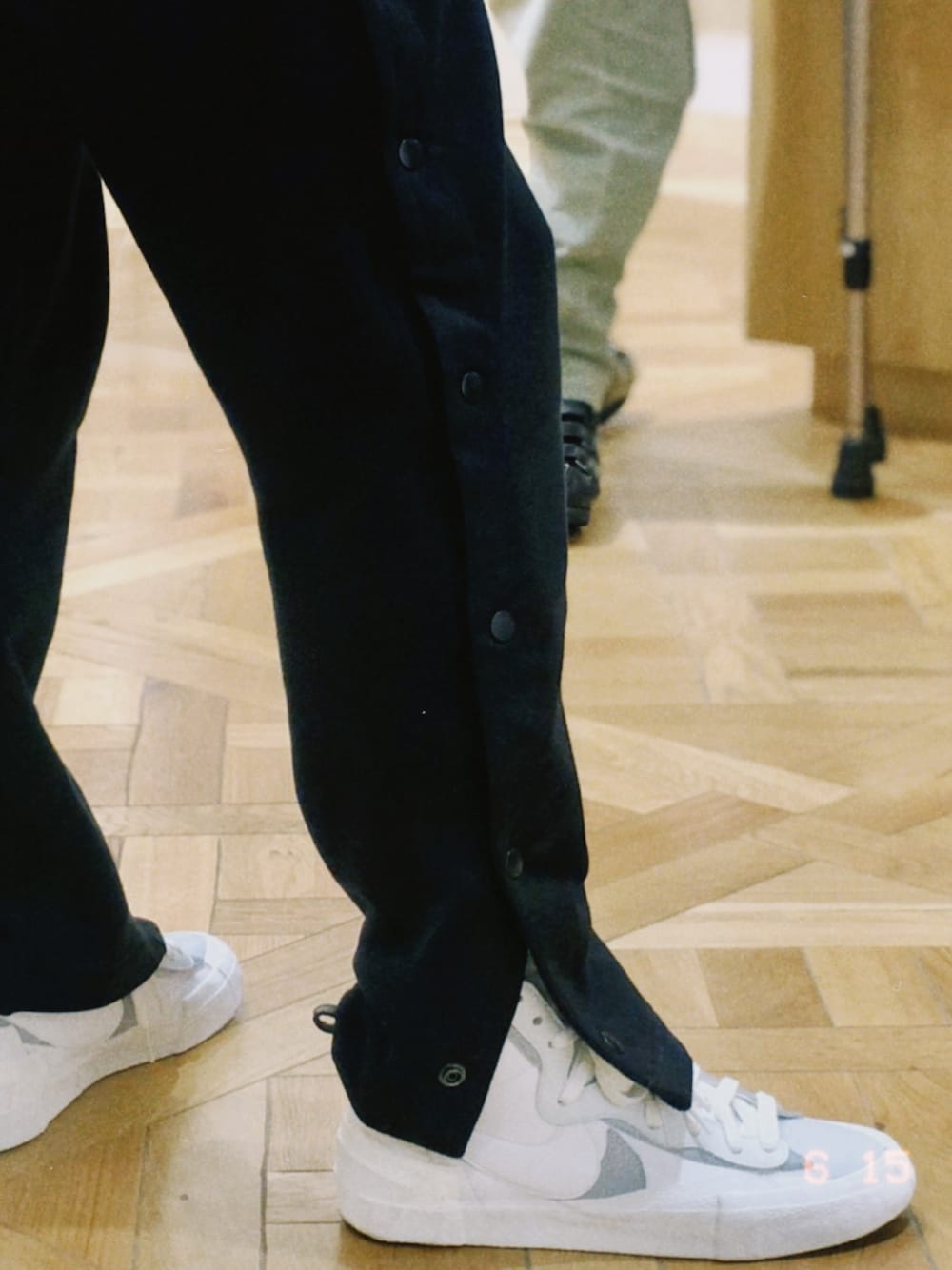 「sacai、NIKE、sacai×nike」｜「NIKEのアイテム（スウェットパンツ、ブラック系）」を使った、margeilaboyさん（メンズ・168cm）の夏コーディネートの1枚目の写真