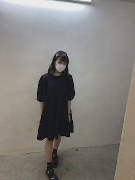 「全身黒」｜「アイテム（財布/小物）」を使った、Kim Kim   Loさん（レディース・162cm）の冬コーディネート