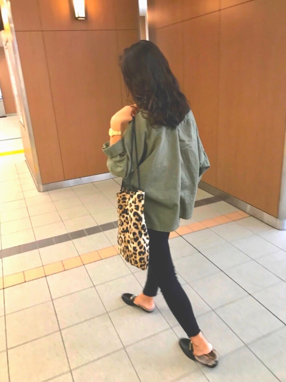 「AZUL by moussy、GU、MICHAEL KORS、レオパード、dholic、秋コーデ、ZARA、ザラジョ」｜「AZUL by moussyのルーズミリタリーJK（ミリタリージャケット、グリーン系）」を使った、ӱuuna ☺︎さん（レディース・159cm）の秋コーディネートの1枚目の写真