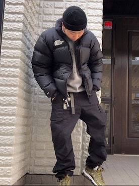 「UNDEFEATED （アンディフィーテッド）のアイテム（カーゴパンツ）」を使った、hassyさん（メンズ・166cm）の冬コーディネート