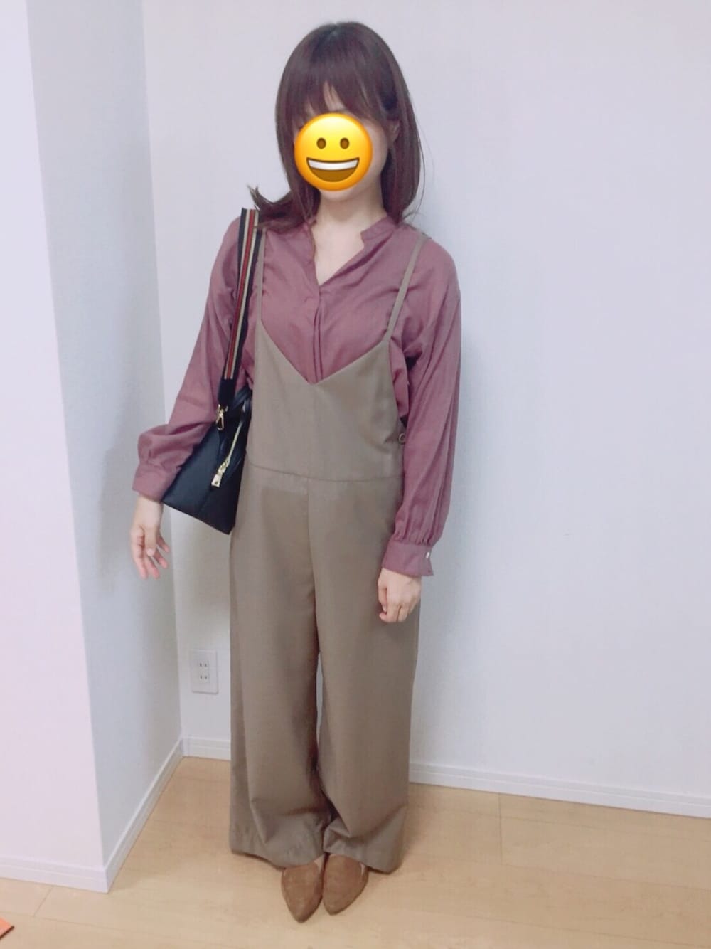 「オールインワン、サロペット、パープル、ママコーデ、仕事着、秋のコーデ、シャツスタイル、紫、ベージュ、グローバルワーク(GLOBAL WORK)」｜「GLOBAL WORKのバックボタンスキッパーシャツ/843825（シャツ/ブラウス、パープル系）」を使った、かわうそさん（レディース・160cm）の秋コーディネートの1枚目の写真