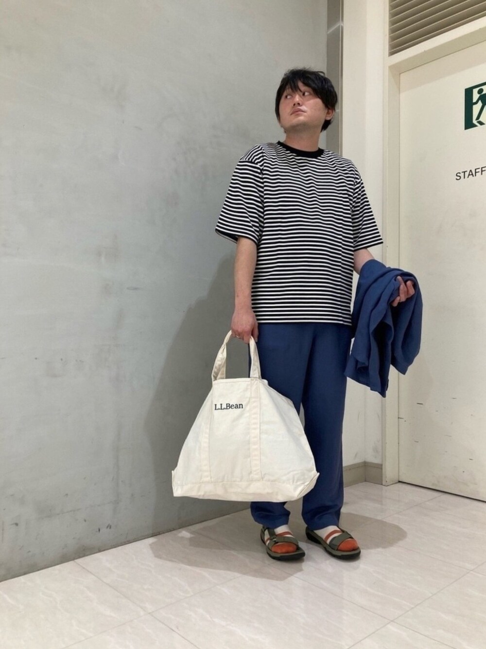 「カジュアルコーデ、ボーダー、リネンパンツ、リラックススタイル、LL.Bean、サンダル、夏、休日スタイル、アーバンリサーチ」｜「URBAN RESEARCHのアイテム（トップス、その他）」を使った、入江　祐介さん（メンズ・169cm）の春コーディネートの1枚目の写真