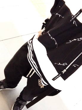 「off white（オフホワイト）のアイテム（キーケース/キーアクセサリー）」を使った、かんせいさん（メンズ・168cm）の春コーディネート