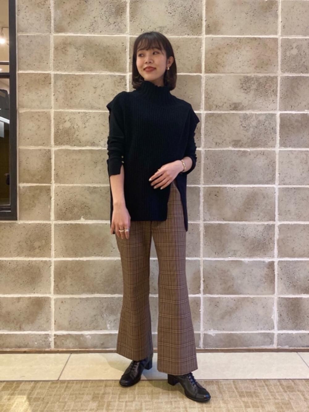 「チェック、ハイネック、トラッド、レースアップ、Pants style、オデットエオディール、Boots styling、エメルリファインズ、ベーシック/トラッド、べすと」｜「ODETTE E ODILEのモンキー ショートブーツ45↓↑（ブーツ、ブラック系）」を使った、石井　オデット エ オディール スタッフさん（レディース・157cm）の秋コーディネートの1枚目の写真