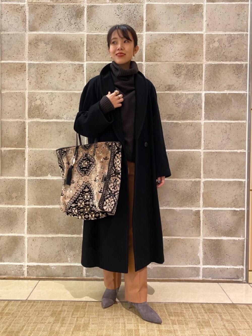 「トートバッグ、ハイネック、冬コーデ、スエード、スティーブンアラン、Pants style、オデットエオディール、Boots styling、あうたー、エンシャラ」｜「en shallahの【別注】＜En Shalla （エンシャラ）＞boutonTOTE（トートバッグ、ブラウン系）」を使った、石井　オデット エ オディール スタッフさん（レディース・157cm）の冬コーディネートの1枚目の写真